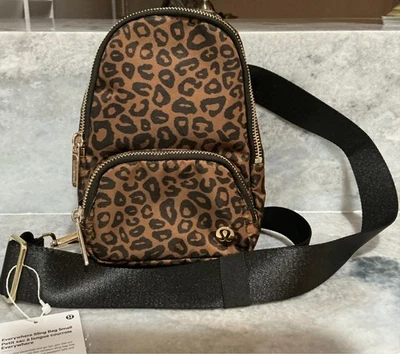 Новый с Ярлыками Lululemon маленький слинга сумка  - Изображение 1 из 4