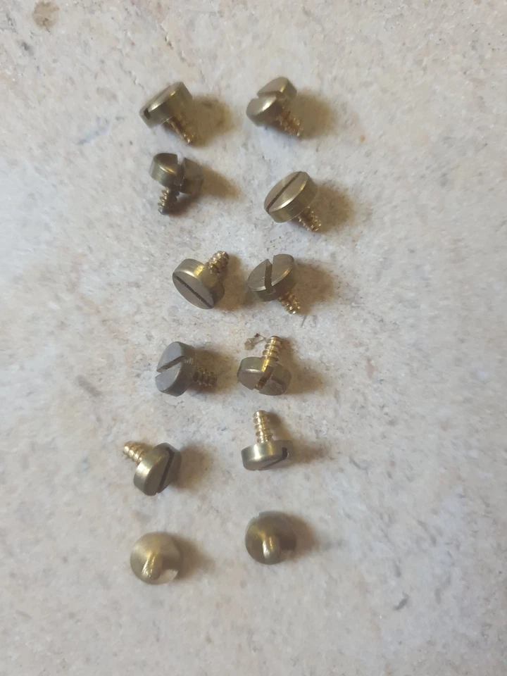 JOUEF HO: 12 vis pour attelages à boucle métalliques tête cylindrique. - Photo 1/1
