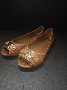 Tory Burch CLINE hellbraunes Leder goldfarbenes Logo flache offene Zehenpartie Schnalle Slide Peep Größe 6M - Bild 1 von 5