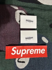 Supreme Metall Feuerzeug Holster 2019 (BUNDLE OF 2) Supreme Accessory Logo Keychain - Bild 1 von 7