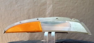 93-96 LINCOLN MARK VIII PSGR side (RH) cornermarker light/turn signal lens - Picture 1 of 7