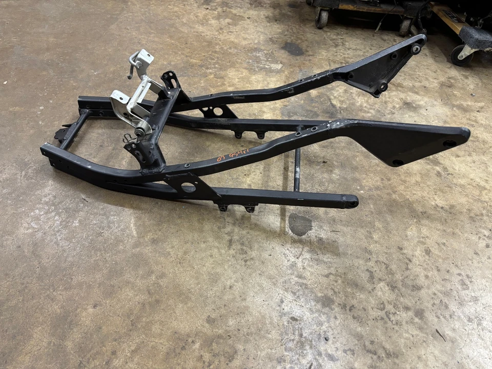 Subchasis trasero trasero Honda CBR954RR CBR 954RR 2002 2003 Fireblade submarco recto Foto 1 de 4