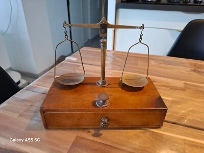 Balance ancienne de précision à plateaux avec poids – coffret boi - Photo 1/4