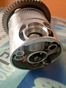 A6511801500 POMPA OLIO PER MERCEDES CLASSE E T-Model (S212) 200-220-250-300 CDI - Picture 1 of 5