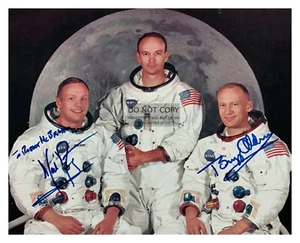APOLLO 11 CREW BUZZ ALDRIN NEIL ARMSTRONG MICHAEL COLLINS AUTOGRAPHED 8X10 PHOTO - Picture 1 of 4