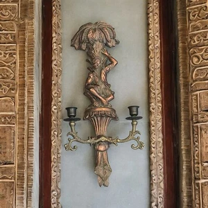 Antiguo candelabro aplique mono de madera y latón - Imagen 1 de 10