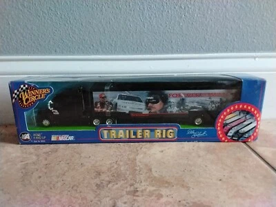 Plataforma de remolque de acción Dale Earnhardt #3 Forever The Man Diecast Winner's Circle  Foto 1 de 4