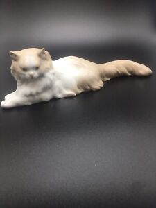 Lladro  Nao Persian Angora Cat Laying Down Figurine #113 Made in Spain