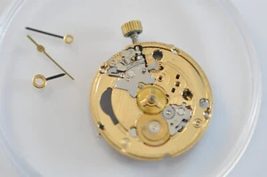 Reloj Omega Movimiento 1382 Cuarzo y Manecillas y Corona Motor Funcionando - Imagen 1 de 12