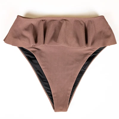 Parte inferior de bikini de natación BEACH RIOT margarita acanalada con volantes marrón cintura alta para mujer pequeña Foto 1 de 4