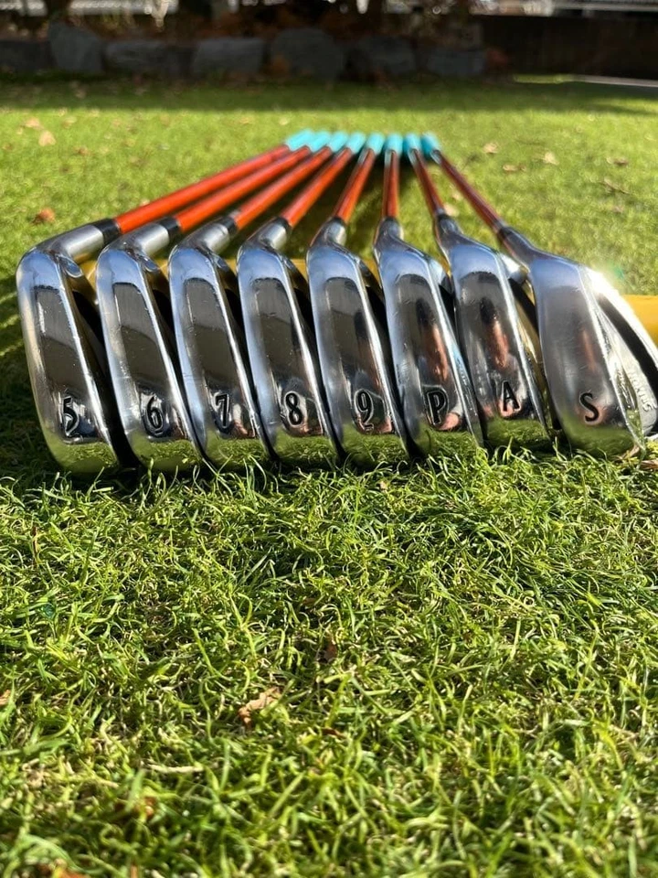Srixon Z565 Irons #5-9,Pw,Aw,Sw(8Clubs)/Miyazaki Kaula 8/Flex:Stiff - Image 1 of 4