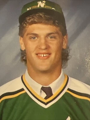 Derian  Hatcher 1990 Score #430/ 1st Round Draft Choice “ Rookie Card” - Image 1 of 4