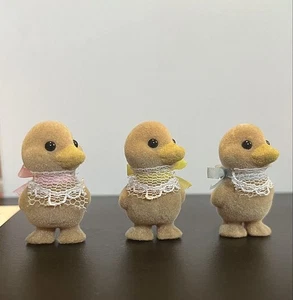 Seltene Sylvanian Families Retro Ente Drillinge Sammlerstück Vintage Spielzeug Set - Bild 1 von 1