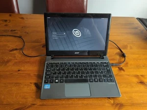 ACER Aspire V5-171 Laptop - Picture 1 of 9