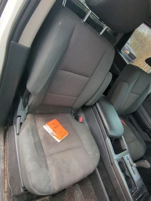 Guardabarros de pasajero Nissan Titan 2005-2015 VSA93 Foto 1 de 3