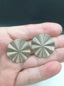 Art Deco Revival Ohrclips Fächer 3D MCM Vintage rund silberfarben 1" - Bild 1 von 5