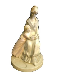 Figura Madre Leyendo a Niña 1991 Porcelana.Marcada Gourmet  - Imagen 1 de 7