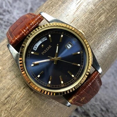 Мужские кварцевые часы Pulsar V744-X004 President день дата рифленая кожа 34 мм 7 1/4 дюйма - Изображение 1 из 4