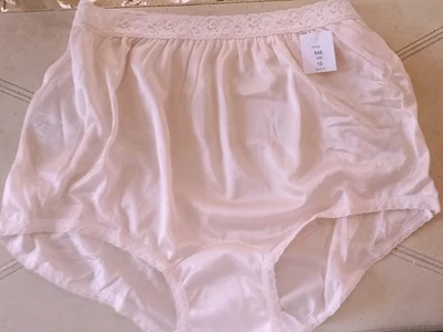 ВИНТАЖНЫЕ ТРУСИКИ CAROLE ULTRA ПРОЗРАЧНЫЕ ЕДВА РОЗОВЫЕ НЕЙЛОНОВЫЕ И КРУЖЕВНЫЕ ДЕВЧАЧЬИ 10/3X - Изображение 1 из 3