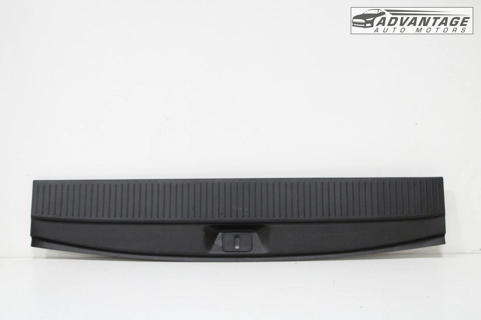 2015-2020 GMC YUKON PORTA TRASEIRA PEITORIL TAMPA ACABAMENTO ARRANHÃO PAINEL 22886549 FABRICANTE DE EQUIPAMENTO ORIGINAL - Imagem 1 de 4