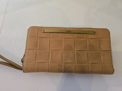 Fossil 钱包棕褐色皮革拉链圆形标志腕带编织外观设计  — 第 1/4 张图片