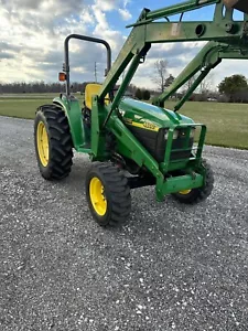 farm tractors 4x4 JOHN DEERE 4600 MFWD UTILITY TRACTOR - Picture 1 of 18