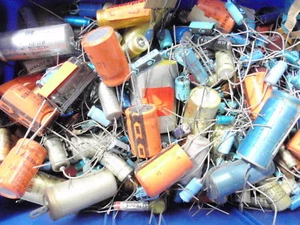 KONDENSATOR MIX von 470 bis 1000uF DIVERSE  Set mit 10 Stück   13943A - Picture 1 of 1