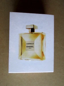 GABRIELLE CHANEL CONFEZIONE SIGILLATA 50 CARTE PROFUMO BLOTTER NUOVO CARD SET CC NON PROFUMATO - Foto 1 di 2