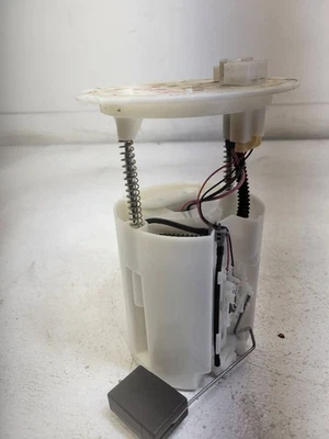 Conjunto de bomba de combustible de gasolina Toyota Sienna 2011-2016 3,5 L 77020-08050 Foto 1 de 4