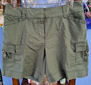 White House Black Market Damen 2/5 Plus grüne Cargoshorts mittelhoher Bund Stretch - Bild 1 von 10