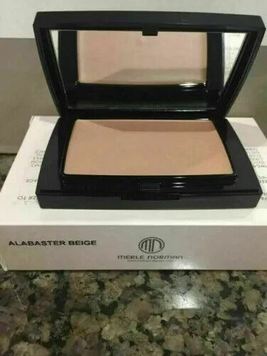 Acabado total Merle Norman...  Tono es ALABASTRO BEIGE NUEVO Foto 1 de 1