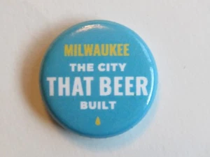 BEER BUTTON Pinback ~ MILWAUKEE: The City That Beer Built ~ WISCONSIN Breweriana - Picture 1 of 2