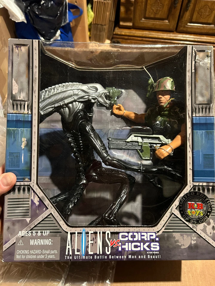KB Toys Aliens VS Corp Hicks Action Figure Set Le Kenner 1997