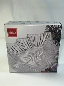 Mikasa Holiday Evergreen Candy Dish Glass 8" Never Used - Picture 1 of 8