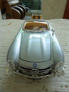 Bburago Mercedes Benz Silver 300 SL Roadster W/ Luggage Rack 1:18 - Rare - Picture 1 of 16