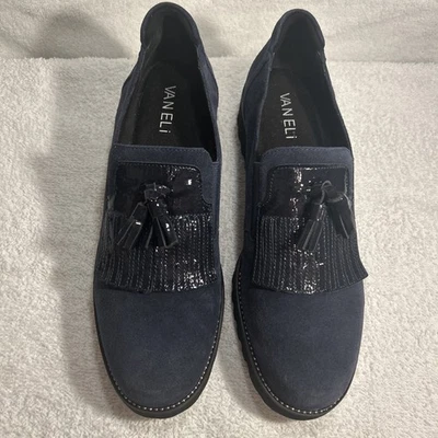 Mocasín Vaneli Zoelie 8N, de gamuza azul marino con flecos y borlas, cuentas plateadas, excelente Foto 1 de 4