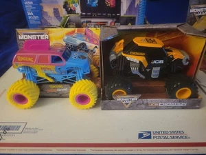 2025 Monster Jam 1:24 Scale Monster Trucks JCB Digatron &Ringling Bailey Circuit - Picture 1 of 8