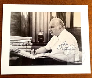 Foto firmada por L. Ronald Hubbard - Creador de Scientology + reimpresión de Dianética - Imagen 1 de 1