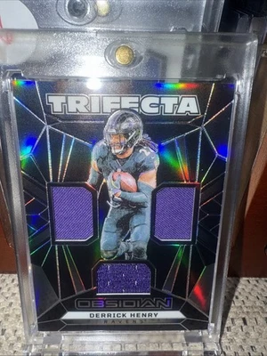 Muestras de obsidiana Panini 2024 - Trifecta Derrick Henry #TS-DHY (MEM) Foto 1 de 2