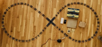1953 AMERICAN FLYER FIGURE 8 TRAIN LAYOUT  LOT - Image 1 of 4