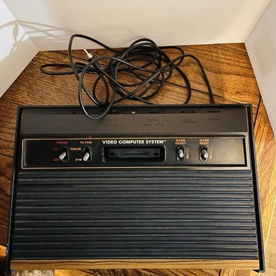 Dos consolas Atari 2600 madera con 5 mandos y 17 juegos Foto 1 de 4