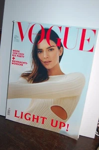 Magazin VOGUE Deutschland - Nr. 12/2021 - Kendall Jenner - Bild 1 von 4