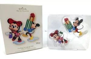 HALLMARK RECUERDO ADORNO DE NAVIDAD MICKEY & MINNIE CORRIENDO POR EL CENTRO COMERCIAL 07 - Imagen 1 de 4
