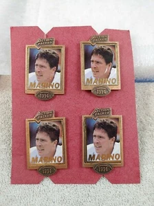 4 1994 ACTIONPAKET FUSSBALL DAN MARINO QUARTERBACK CLUB REVERSNADEL DELFINE - Bild 1 von 3