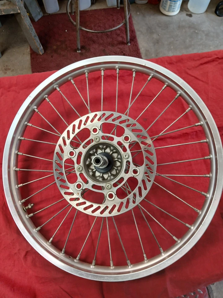 2005 Suzuki Rmz250 Complete 21X 1.60 OEM Front Wheel with axle and spacers Foto 1 de 4