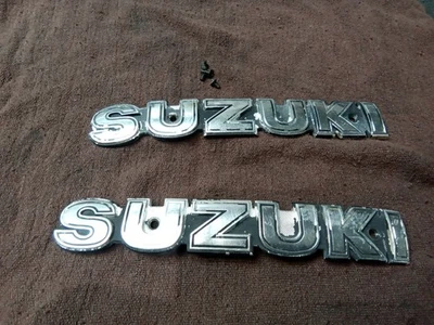 Insignias de tanque de gasolina 1980-1983 Suzuki GS1100 GL 850 550 450 750 650 1000 G Foto 1 de 4