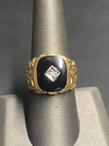 MEN'S YELLOW GOLD ONYX AND DIAMOND SIGNET PINKY RING SIZE 8 - Picture 1 of 8