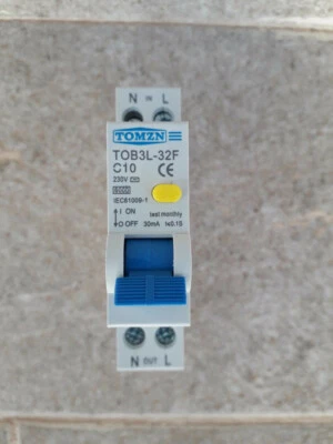 INTERUTTOREMAGNETOTERMICO DIFFERENZIALE (salvavita) 1P+N C 10Amper 30mA 1 MODULO - Immagine 1 di 2