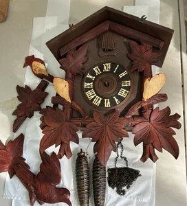 Orologio a cucù vintage Germania così com'è per ricambi o riparazioni. Il meccanismo dell'orologio è intatto - Foto 1 di 7