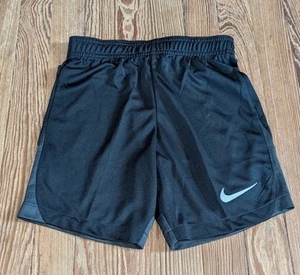 Nike Dri-Fit Trainingsshorts Jungen Gr. S schwarz anthrazit brandneu Logo - Bild 1 von 12